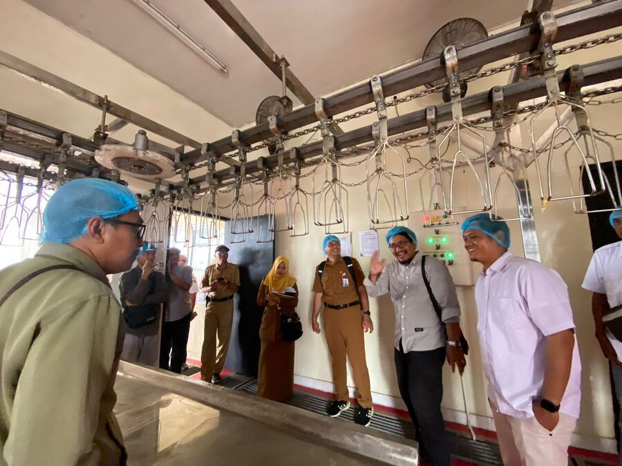 Dinas Pertanian Gresik Studi Tiru Manajemen RPH Unggas Surabaya