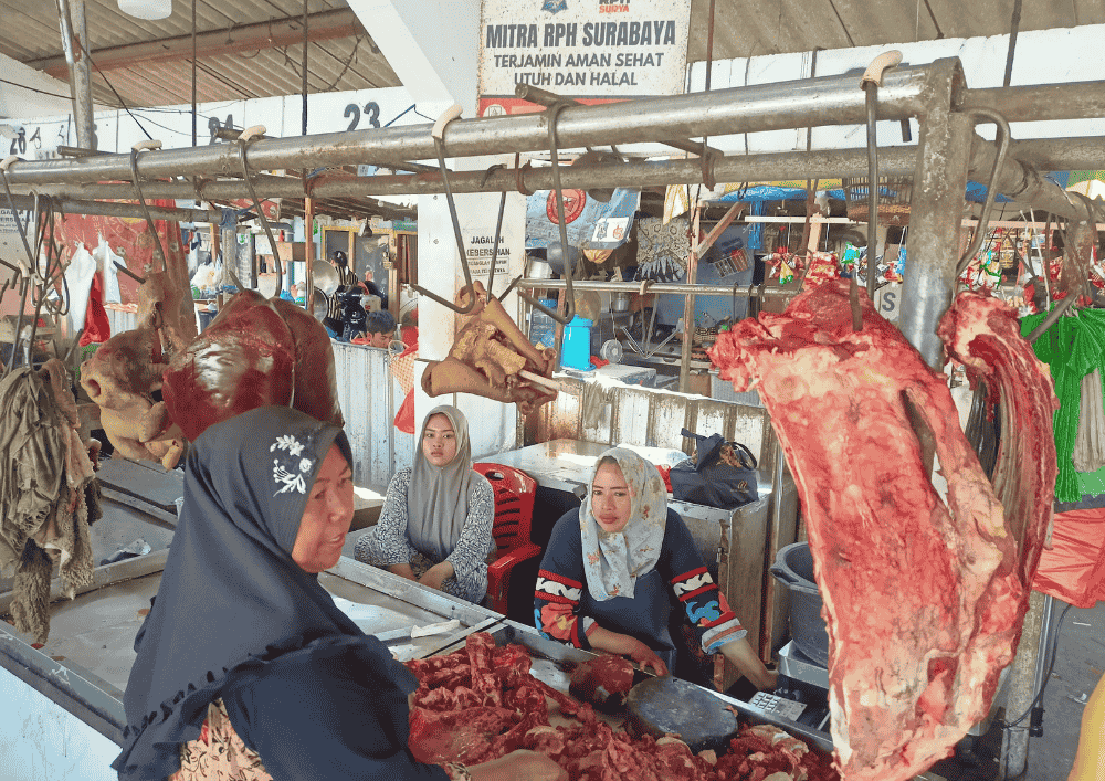 Beli Daging Aman di Pasar, Pastikan Ada Papan Mitra RPH Surabaya