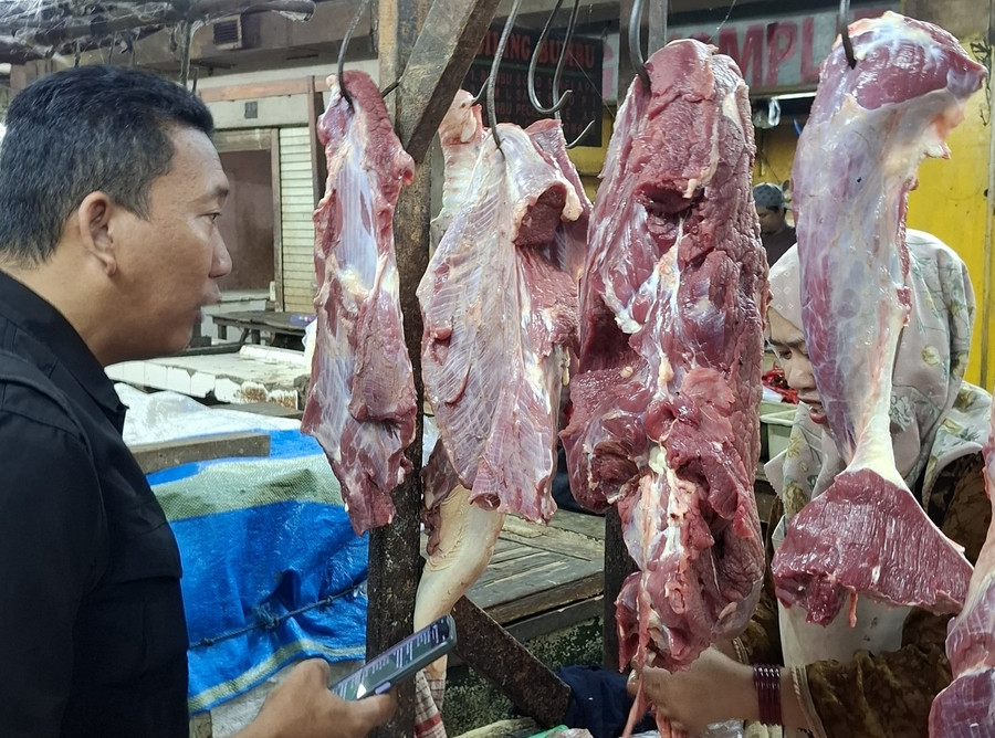Harga Daging Sapi di Pasar Surabaya Masih Tinggi Usai Libur Lebaran, Daging Ayam Relatif Stabil